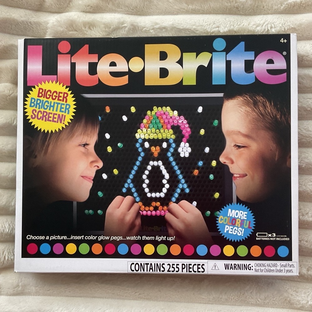 Lite-Brite Magic Screen Retro Toy Set 240+ Pegs 12 Templates Basic Fun 02237
